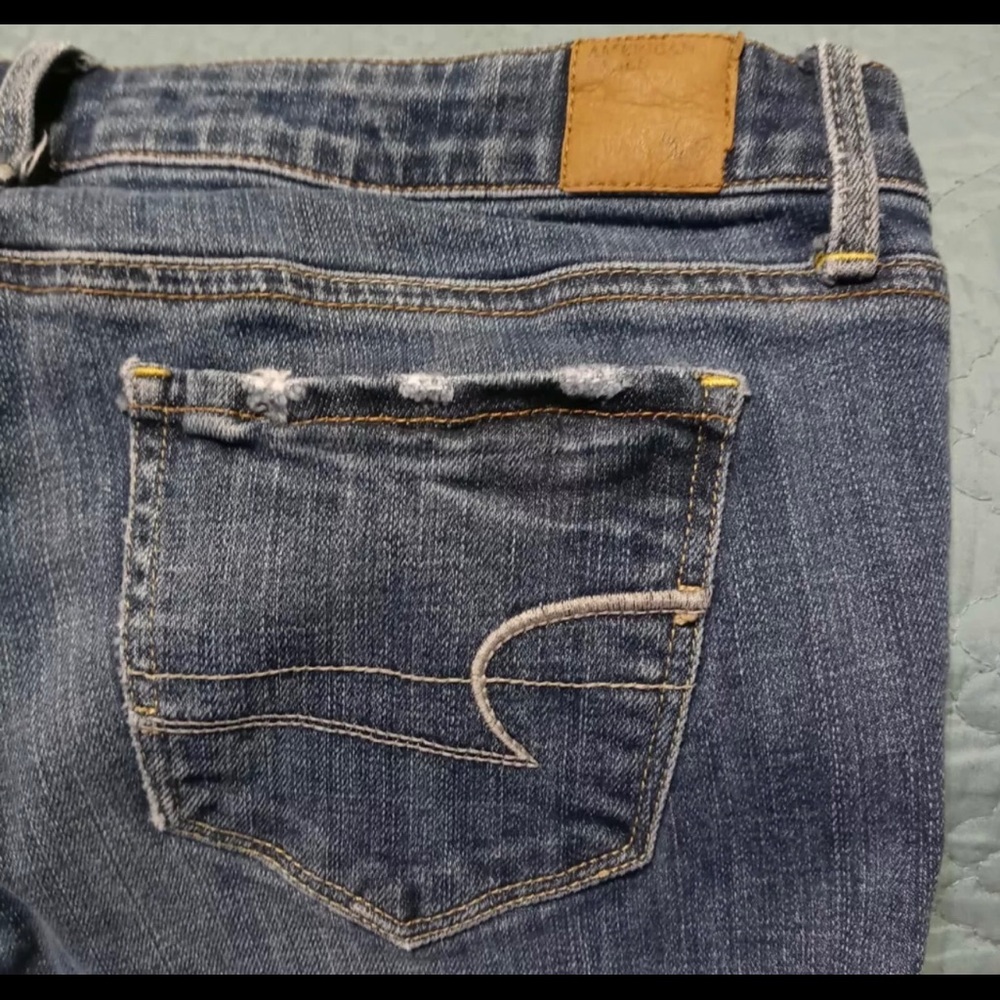 American eagle Women’s skinny jeans 2 pair